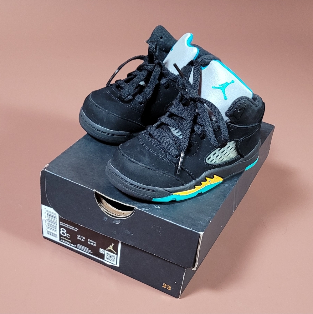 Jordan Kids Black and Teal Sneakers
